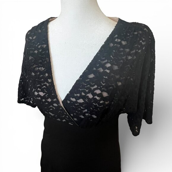 Little Black Dress LBD Size 8 Plunging Neckline Romantic Flattering Wedding - Picture 6 of 14